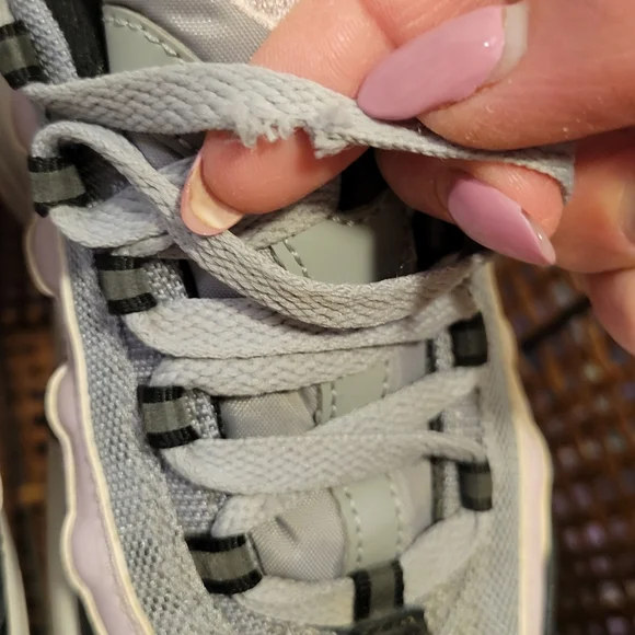 ❌️SOLD❌️ Girls Nike Air Max 95s Lilac, Grey, and Black Size 3 Youth - Picture 7 of 16
